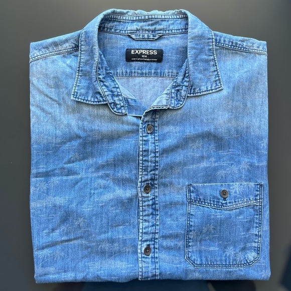 EXPRESS Button Up Shirt. Size: Medium Color: Blue - Picture 2 of 6